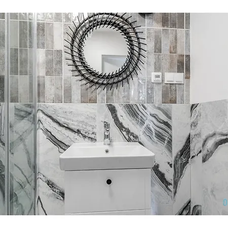 Daisy - 15 Minutes To Old Town