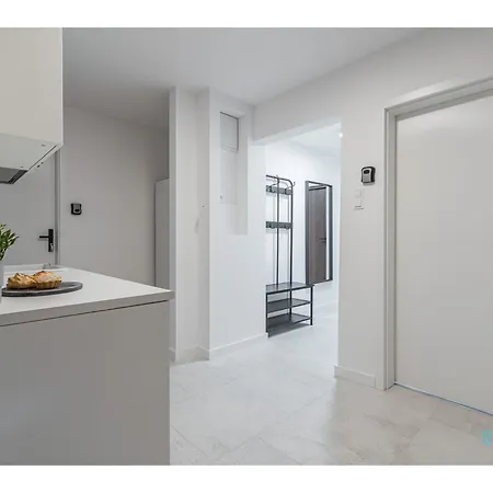 Daisy - 15 Minutes To Old Town Проживание в семье *